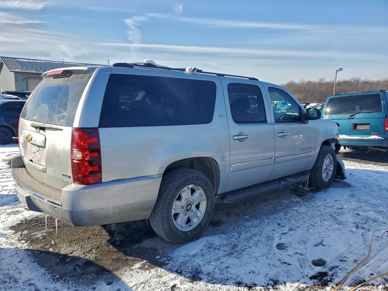 2010 Chev Suburban K - Image 3