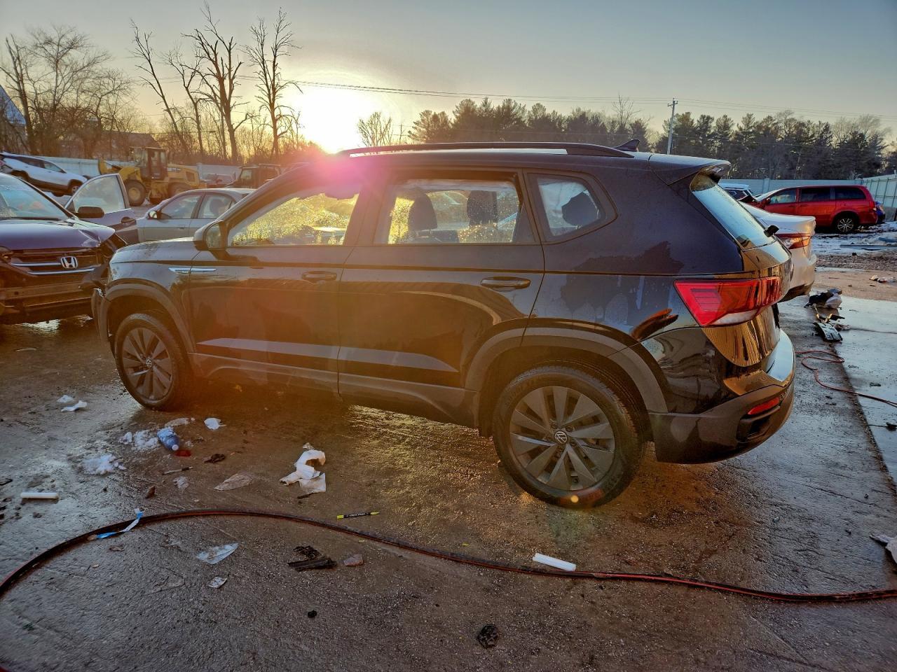 2024 Volkswagen Taos S - Фото 2