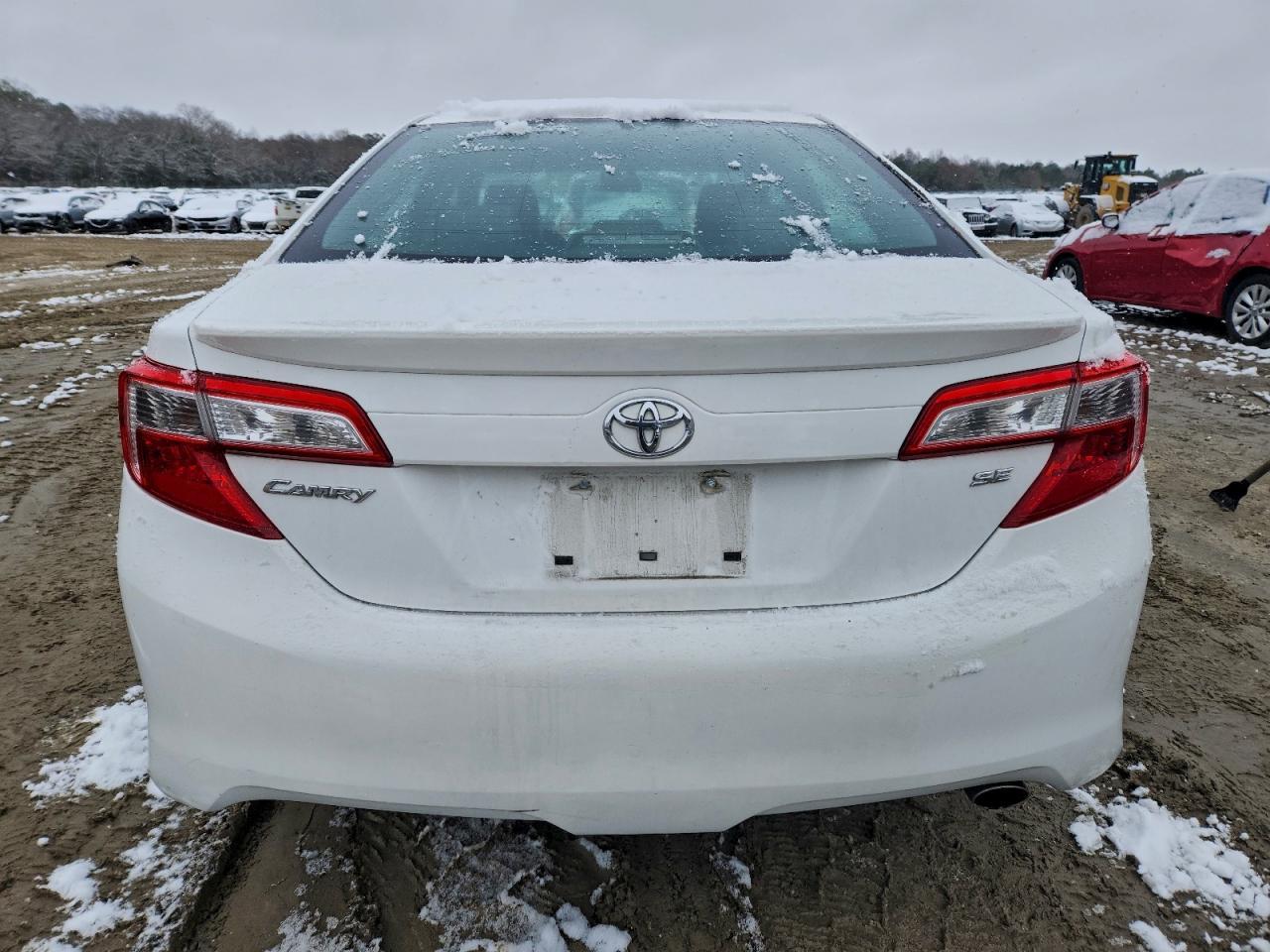 2014 Toyota Camry Se - Image 6