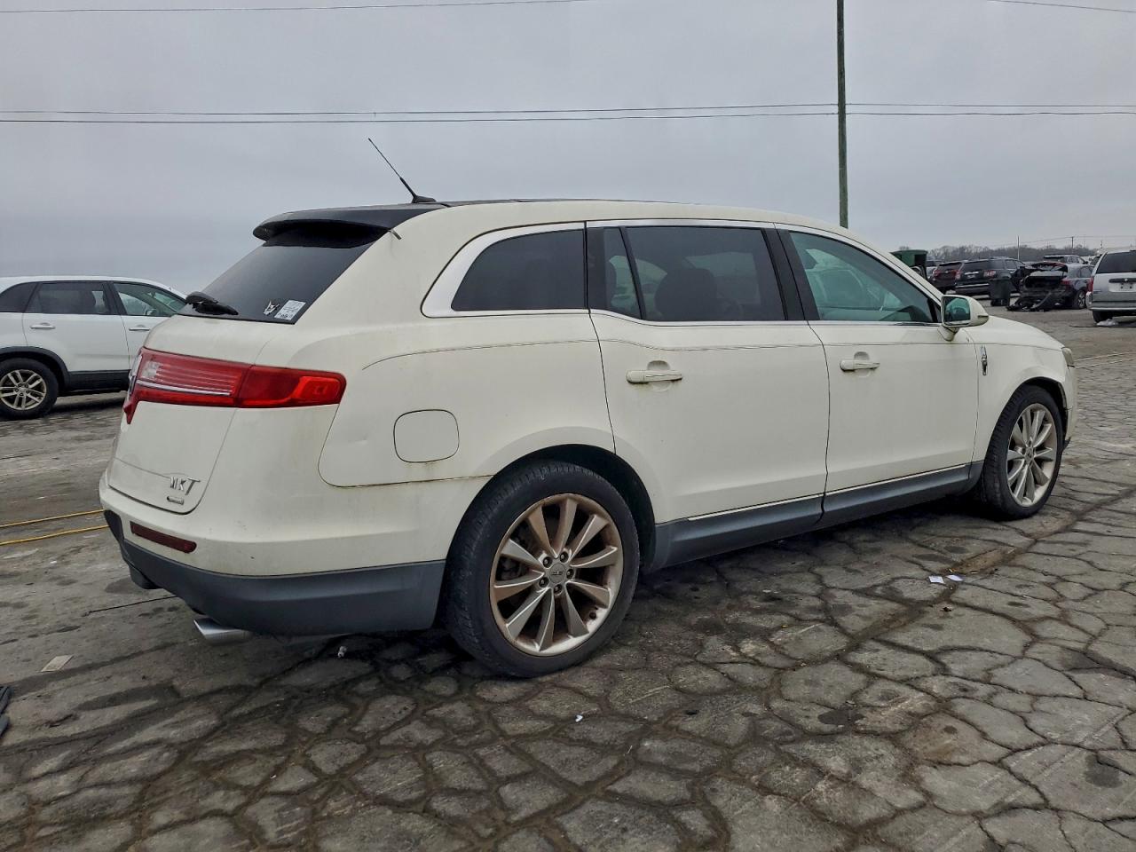 2012 Lincoln Mkt - Image 3