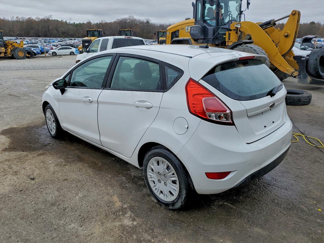 2016 Ford Fiesta S - Фото 2