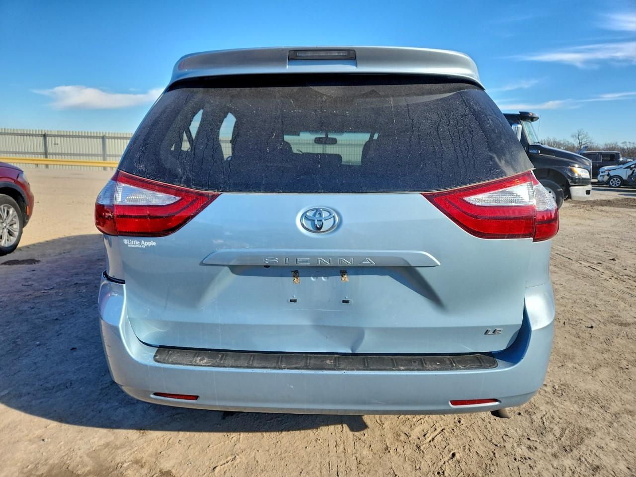 2017 Toyota Sienna Le 8-Passenger - Image 6