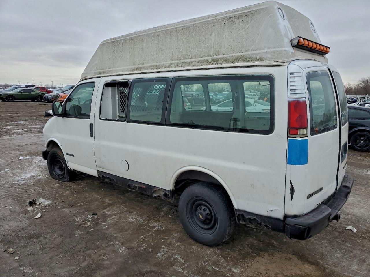 2001 Chevrolet Express G2500 - Image 2
