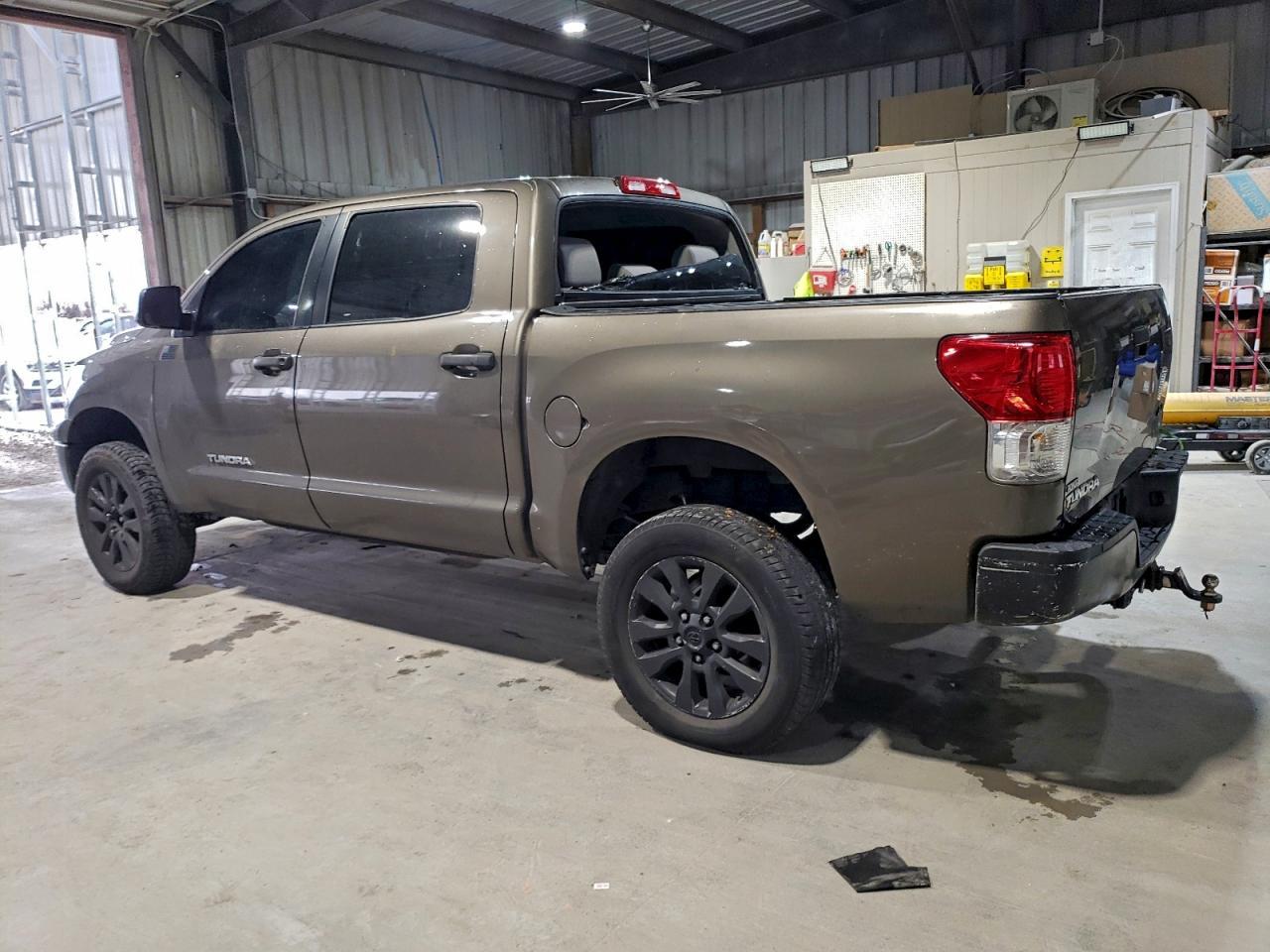 2011 Toyota Tundra Crewmax Sr5 - Image 2