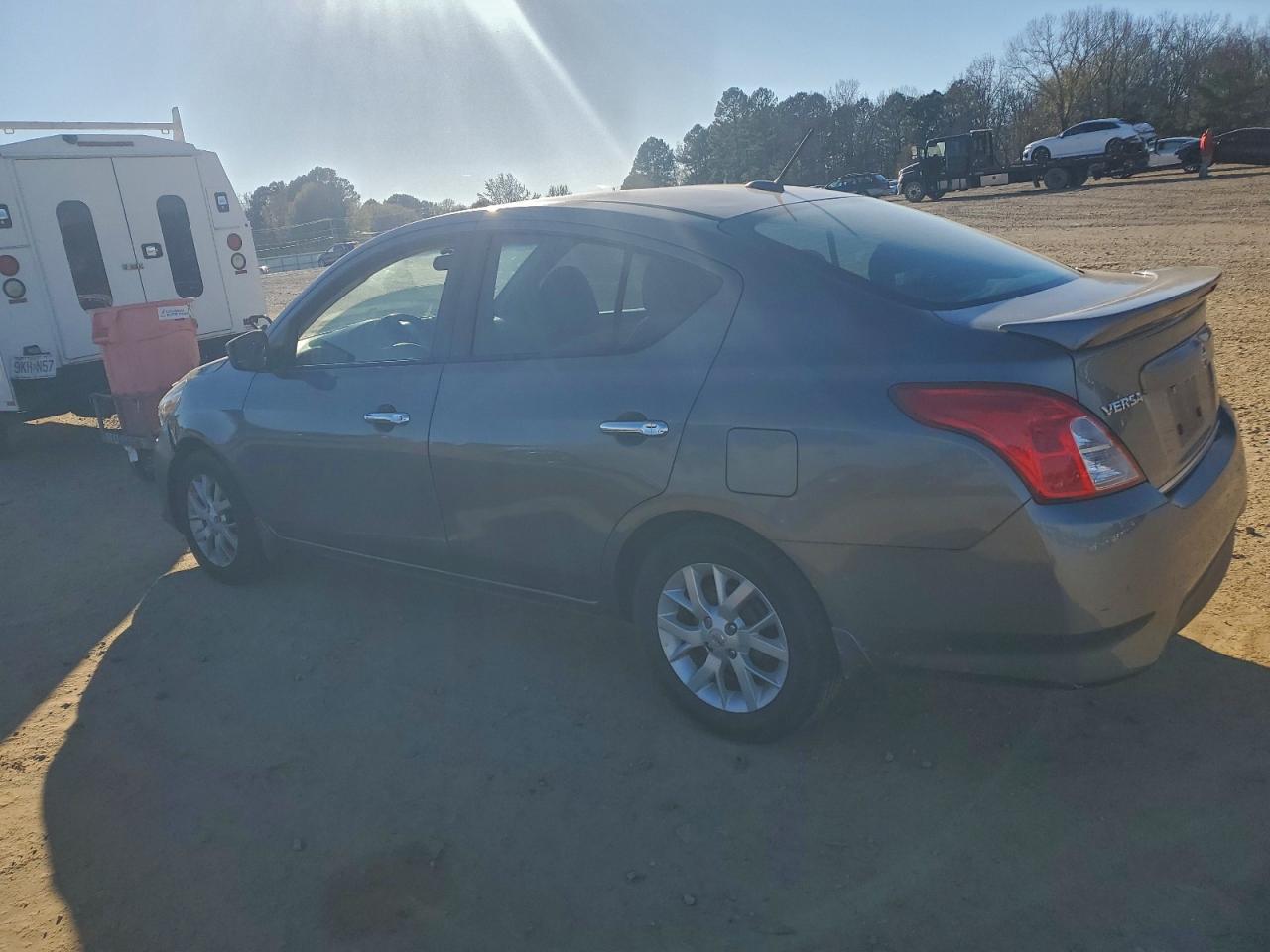 2017 Nissan Versa S - Фото 2