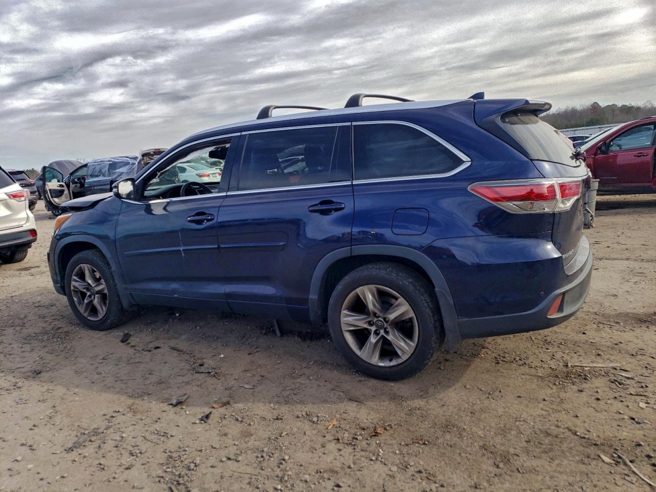2016 Toyota Highlander Limited - Image 2