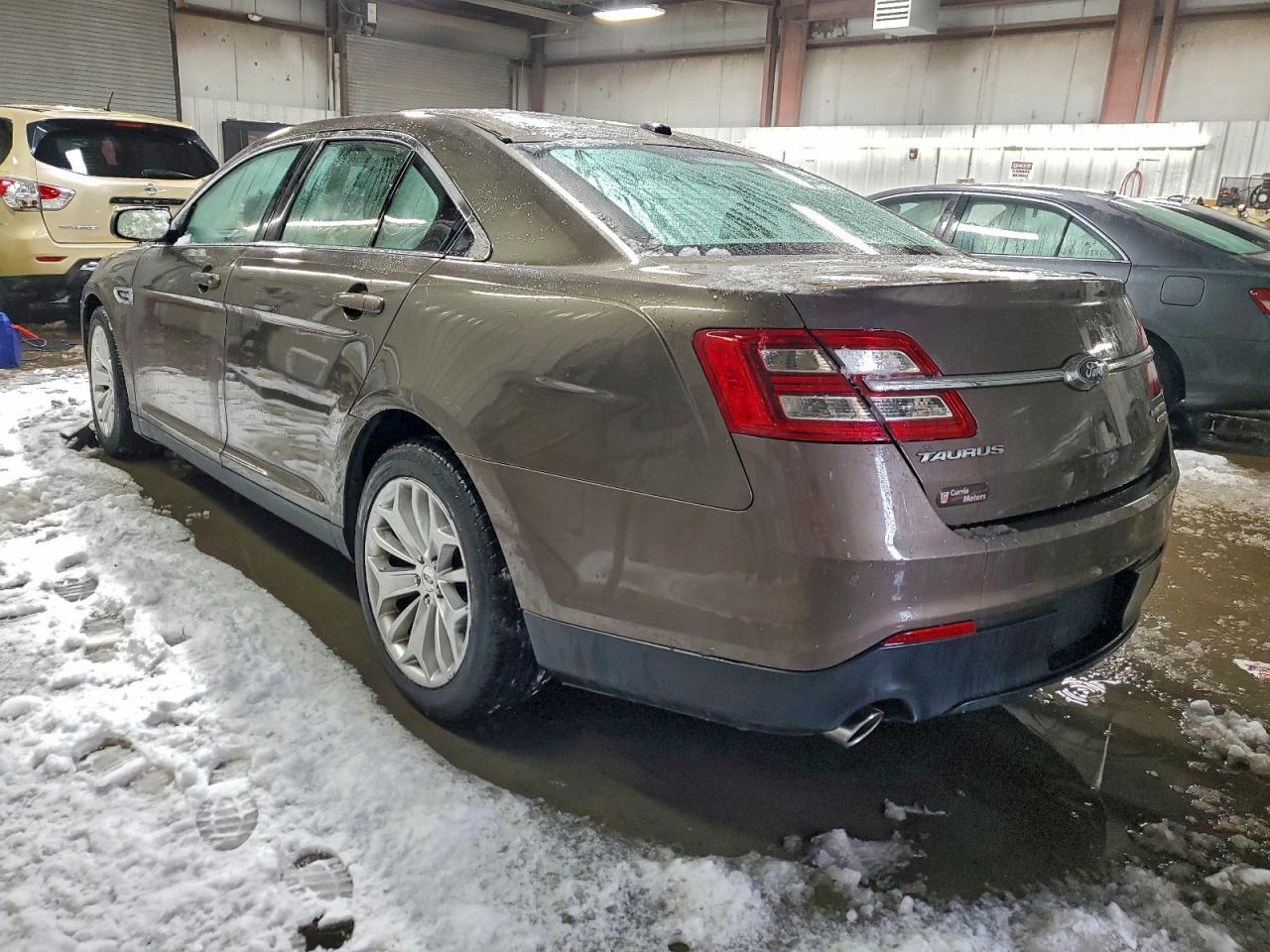 2015 Ford Taurus Limited - Фото 2