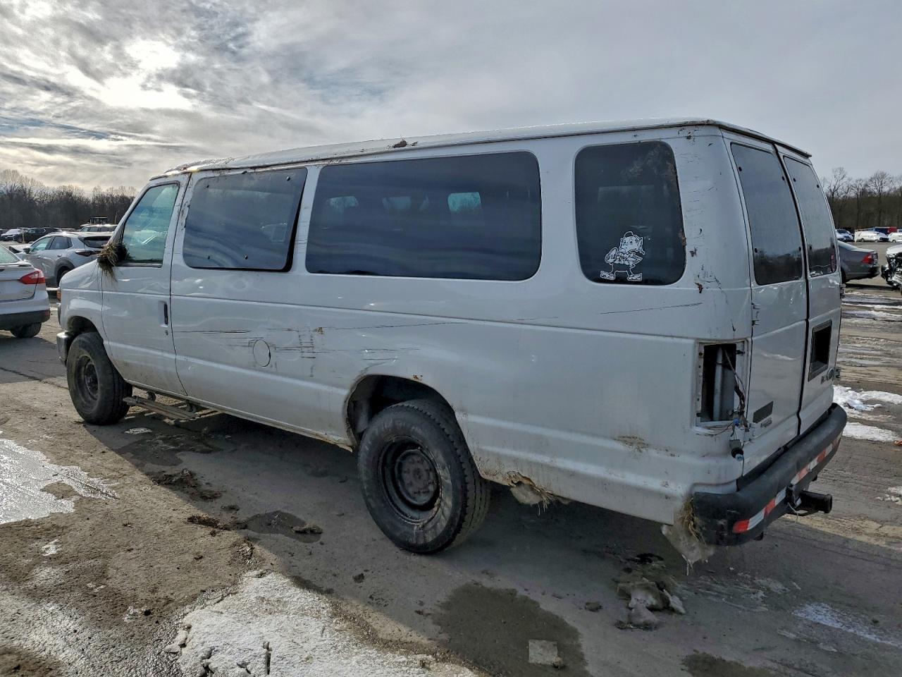 2011 Ford Econoline E350 Super Duty Wagon - Image 2