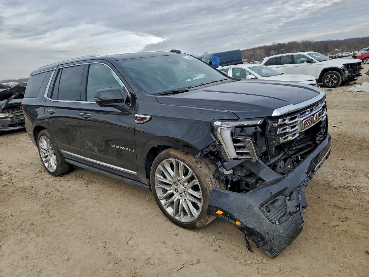 2025 GMC Yukon Denali - Image 4