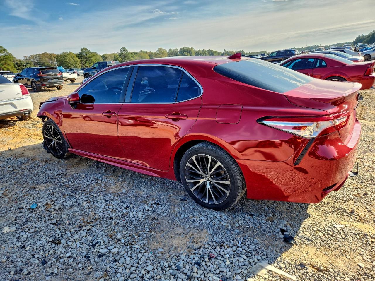 2020 Toyota Camry Se - Фото 2