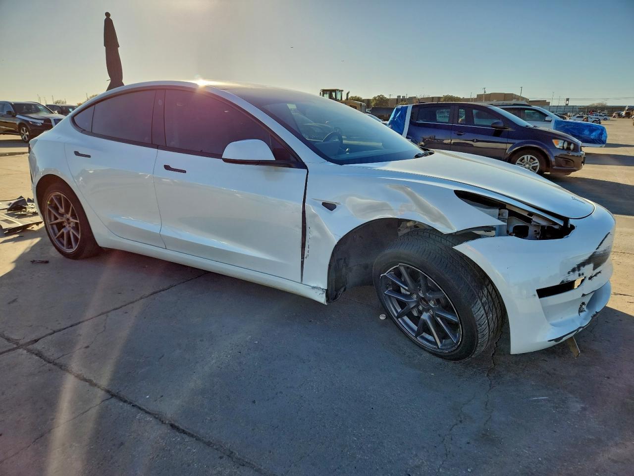 2023 Tesla Model 3 - Фото 4