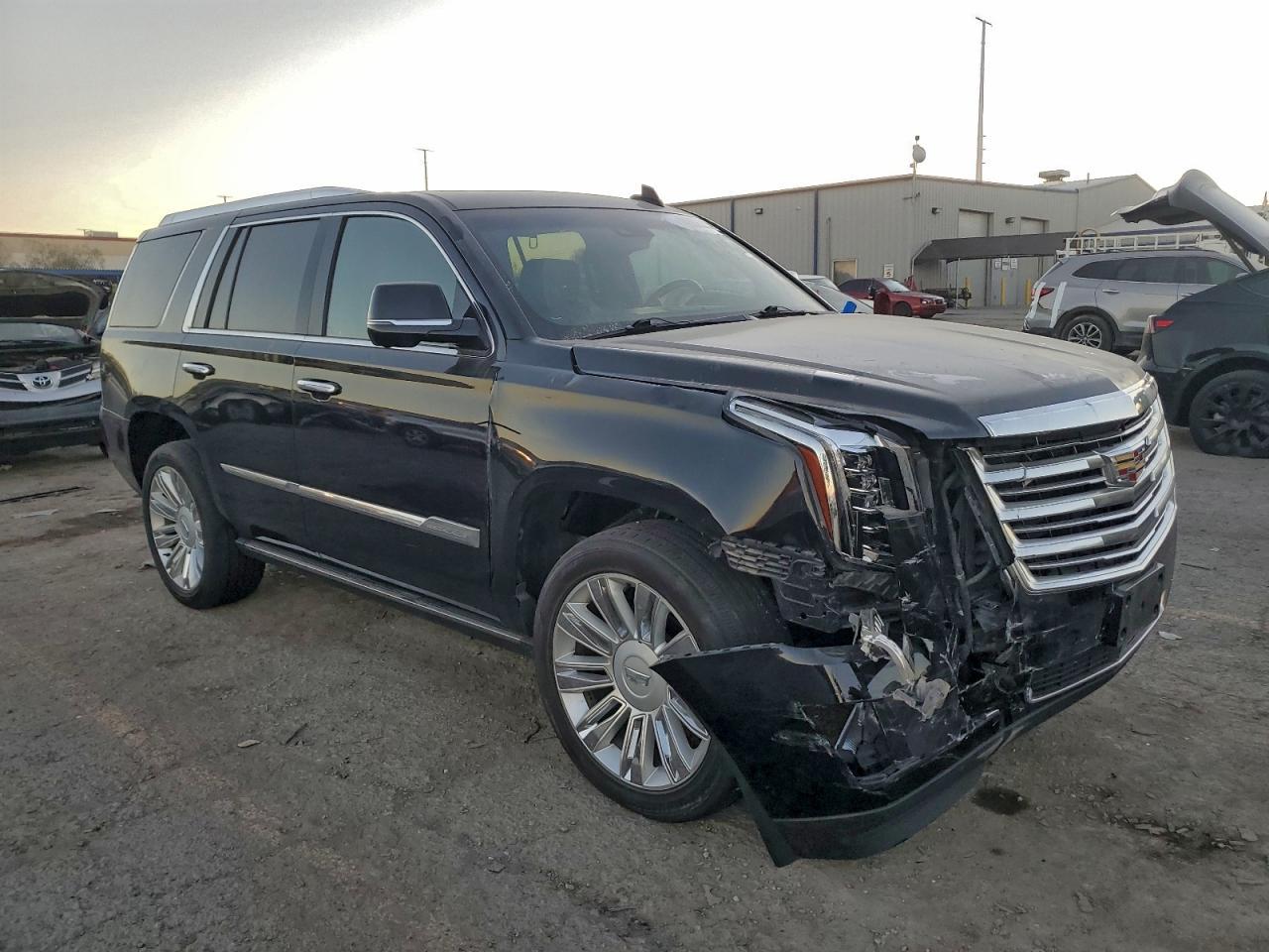 2016 Cadillac Escalade Platinum - Image 4
