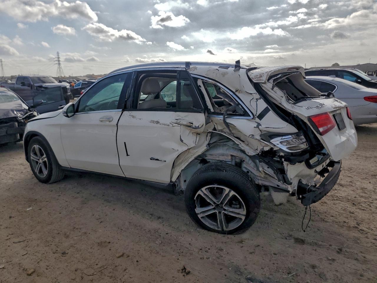 2017 Mercedes-Benz Glc 300 4Matic - Image 2