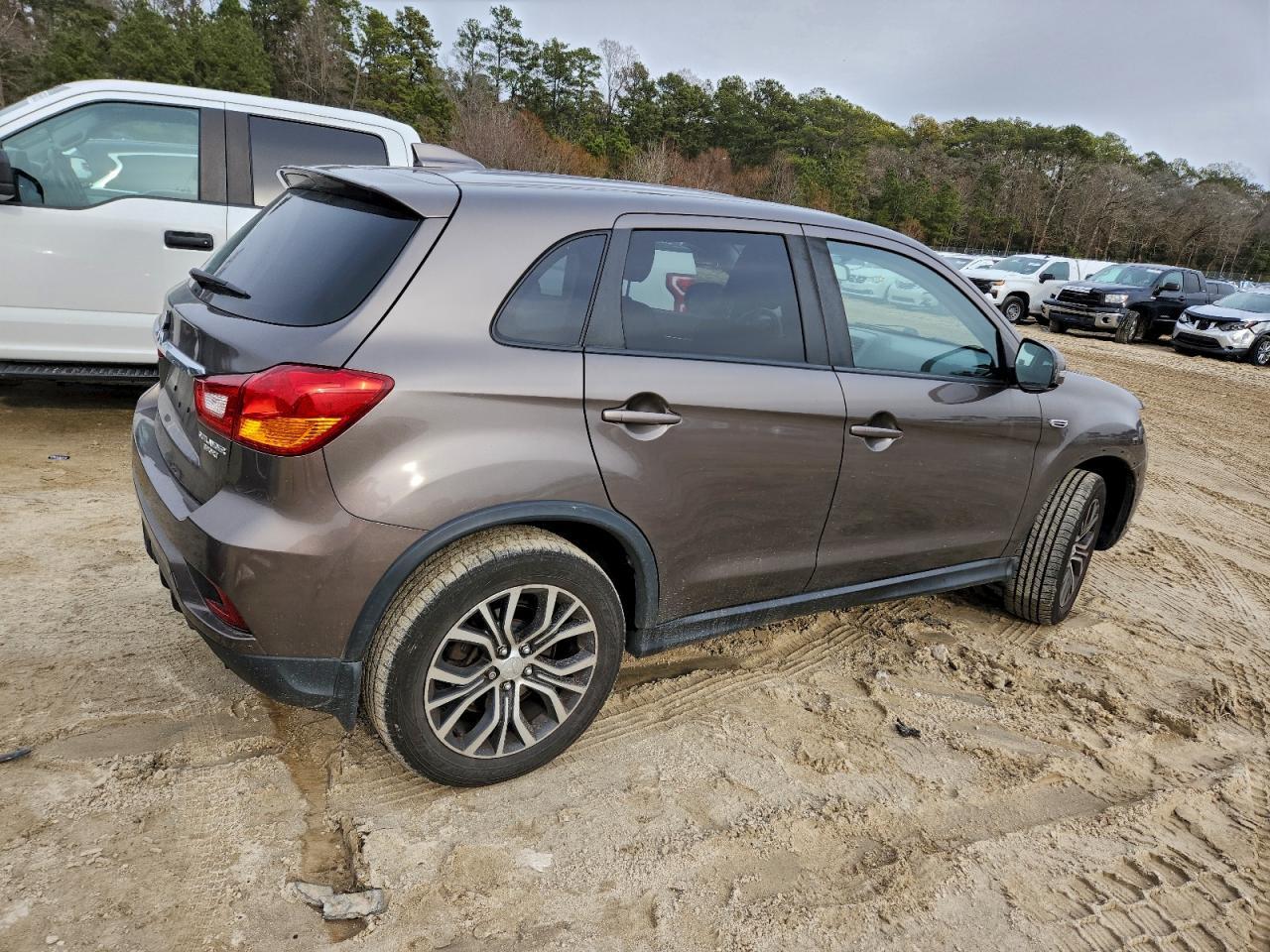 2019 Mitsubishi Outlander Sport Es - Фото 3