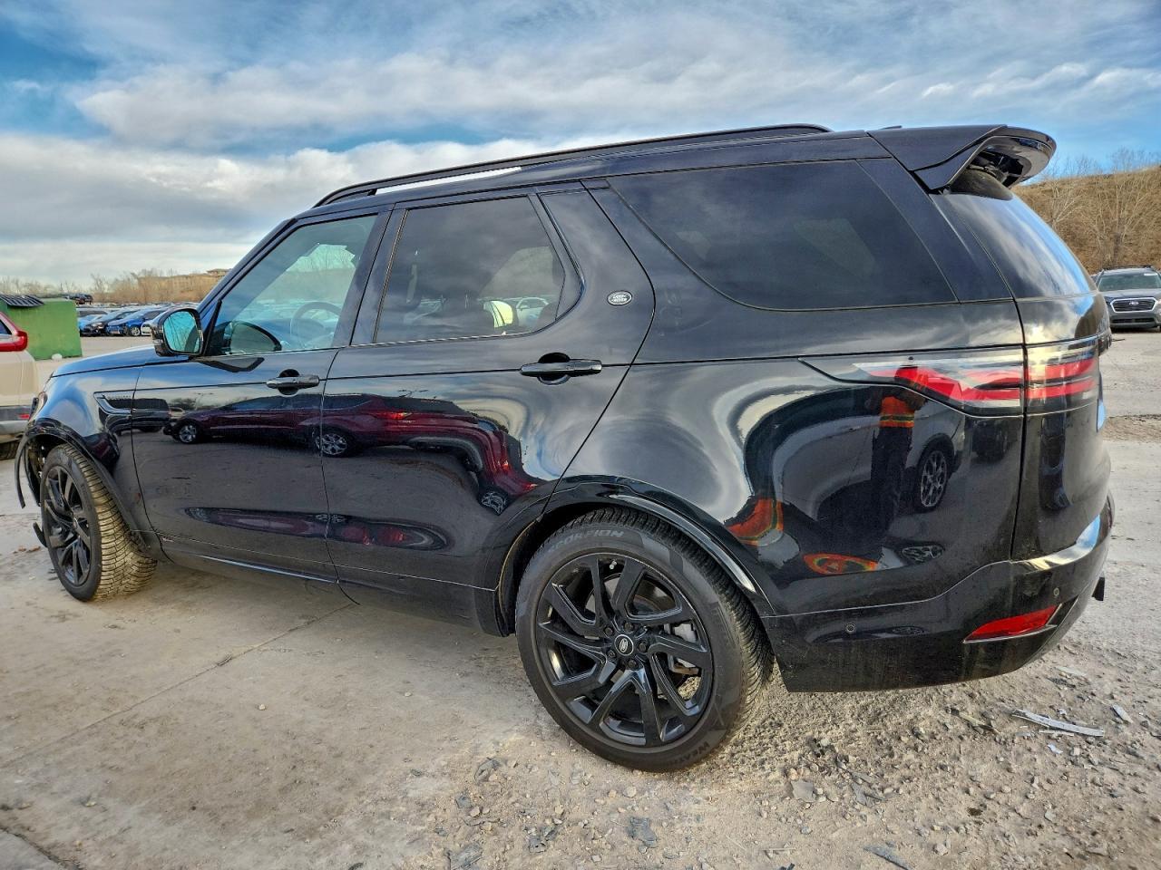 2021 Land Rover Discovery S R-Dynamic - Image 2