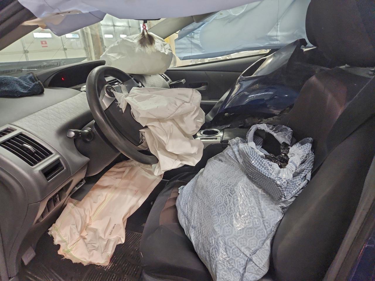 2013 Toyota Prius V - Image 7