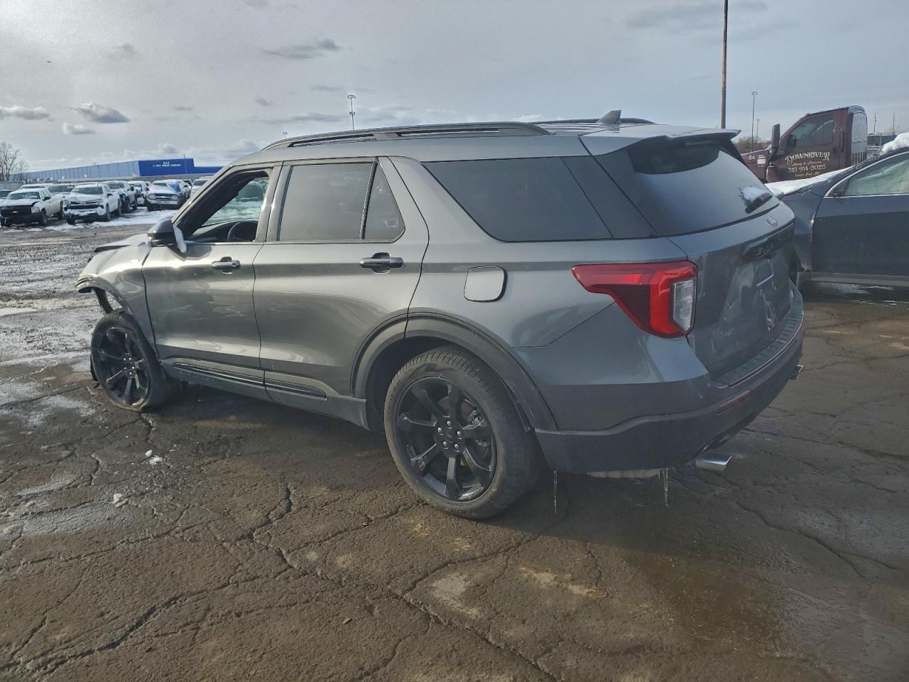 2023 Ford Explorer St-Line - Image 2
