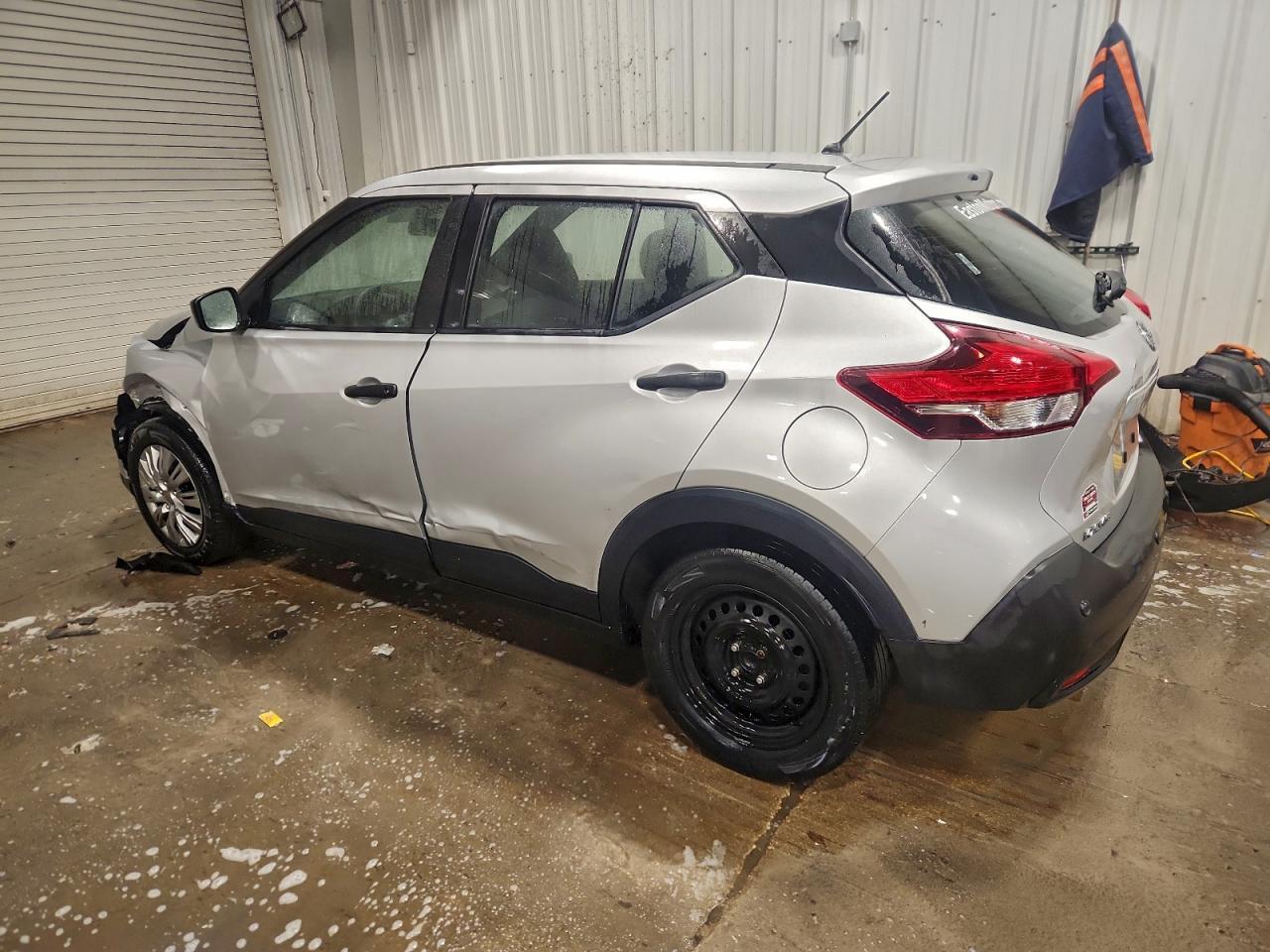 2020 Nissan Kicks S - Фото 2