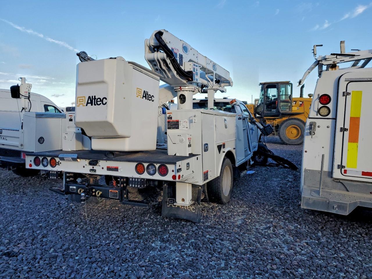 2025 Ford F550 Super Duty Bucket Truck - Фото 3