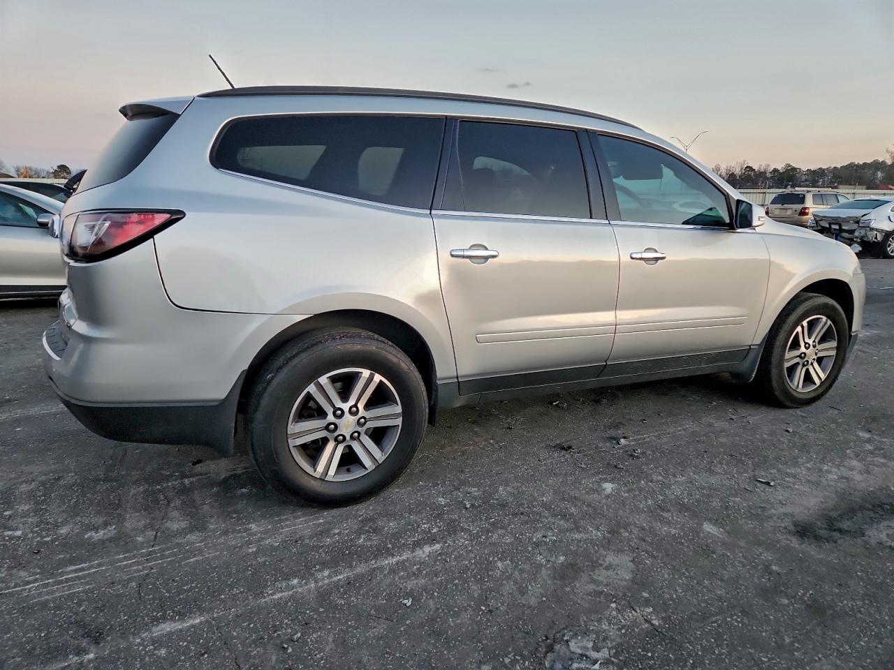 2015 Chevrolet Traverse Lt - Image 3
