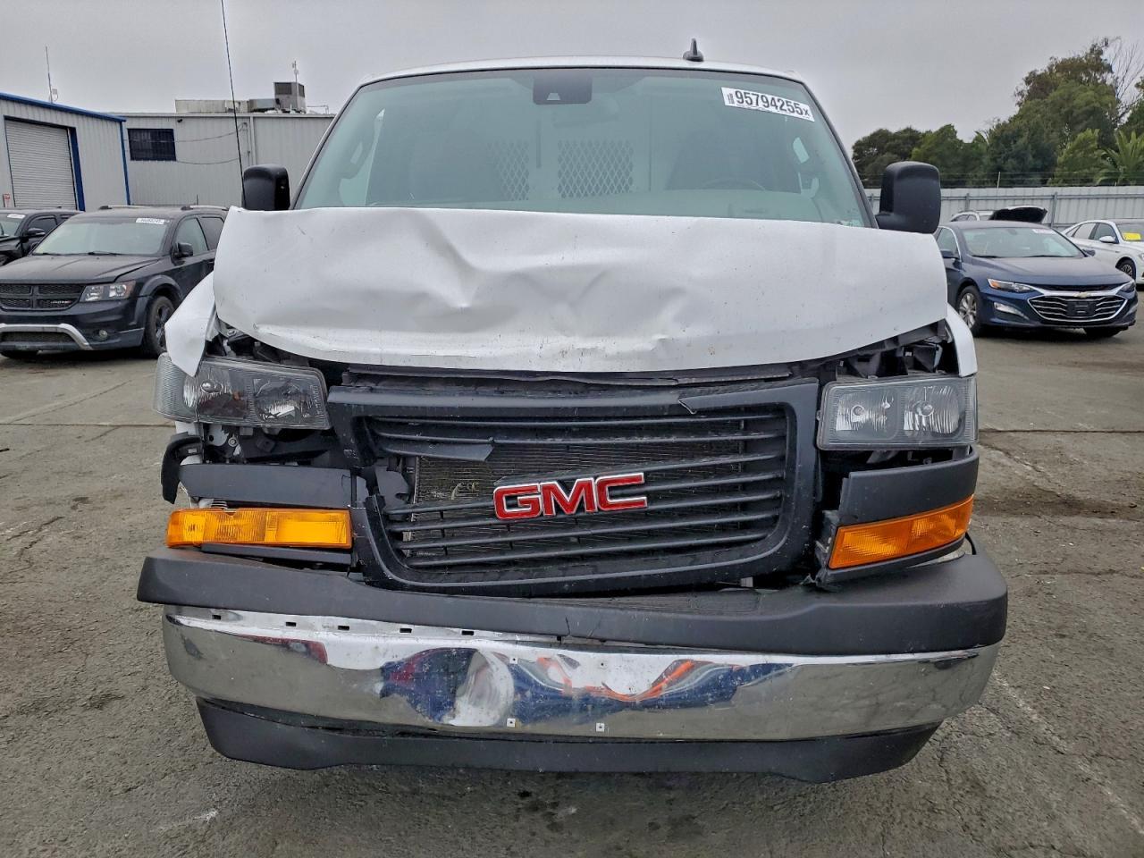 2024 GMC Savana Delivery Van - Image 5