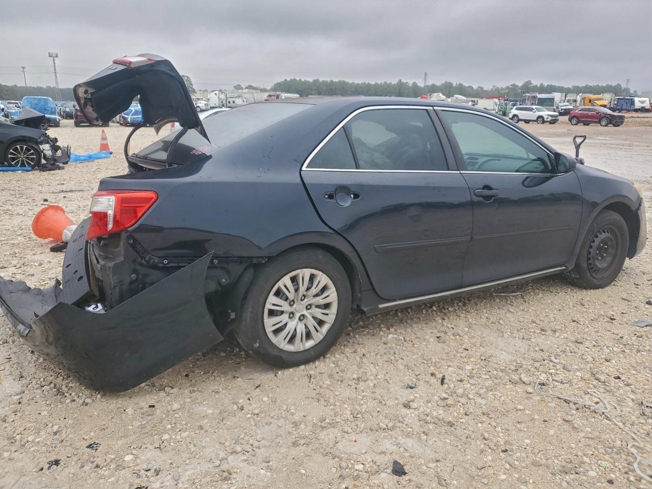 2014 Toyota Camry L - Фото 3