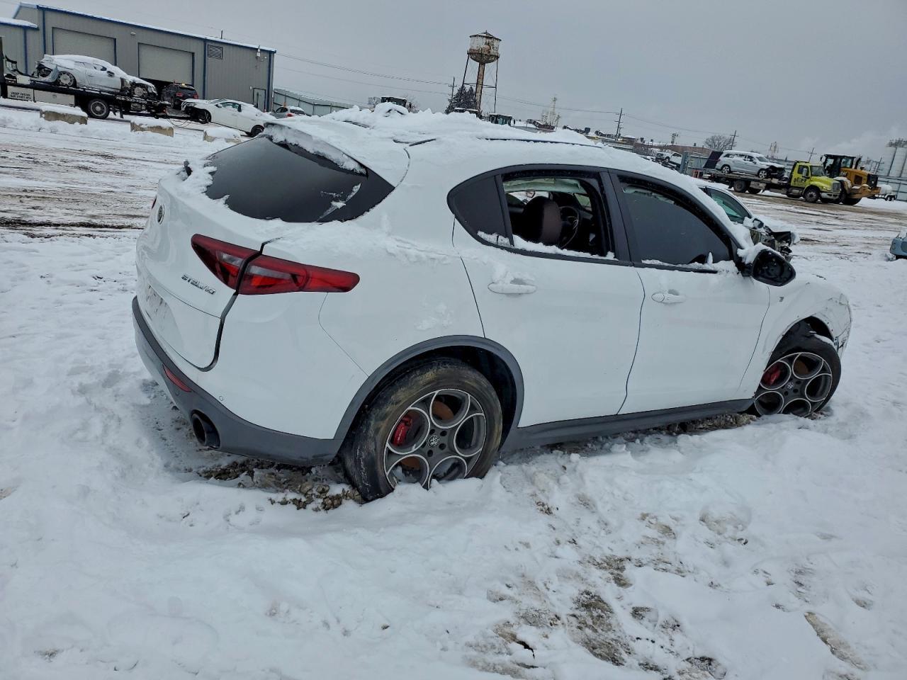 2022 Alfa Romeo Stelvio Ti - Фото 3