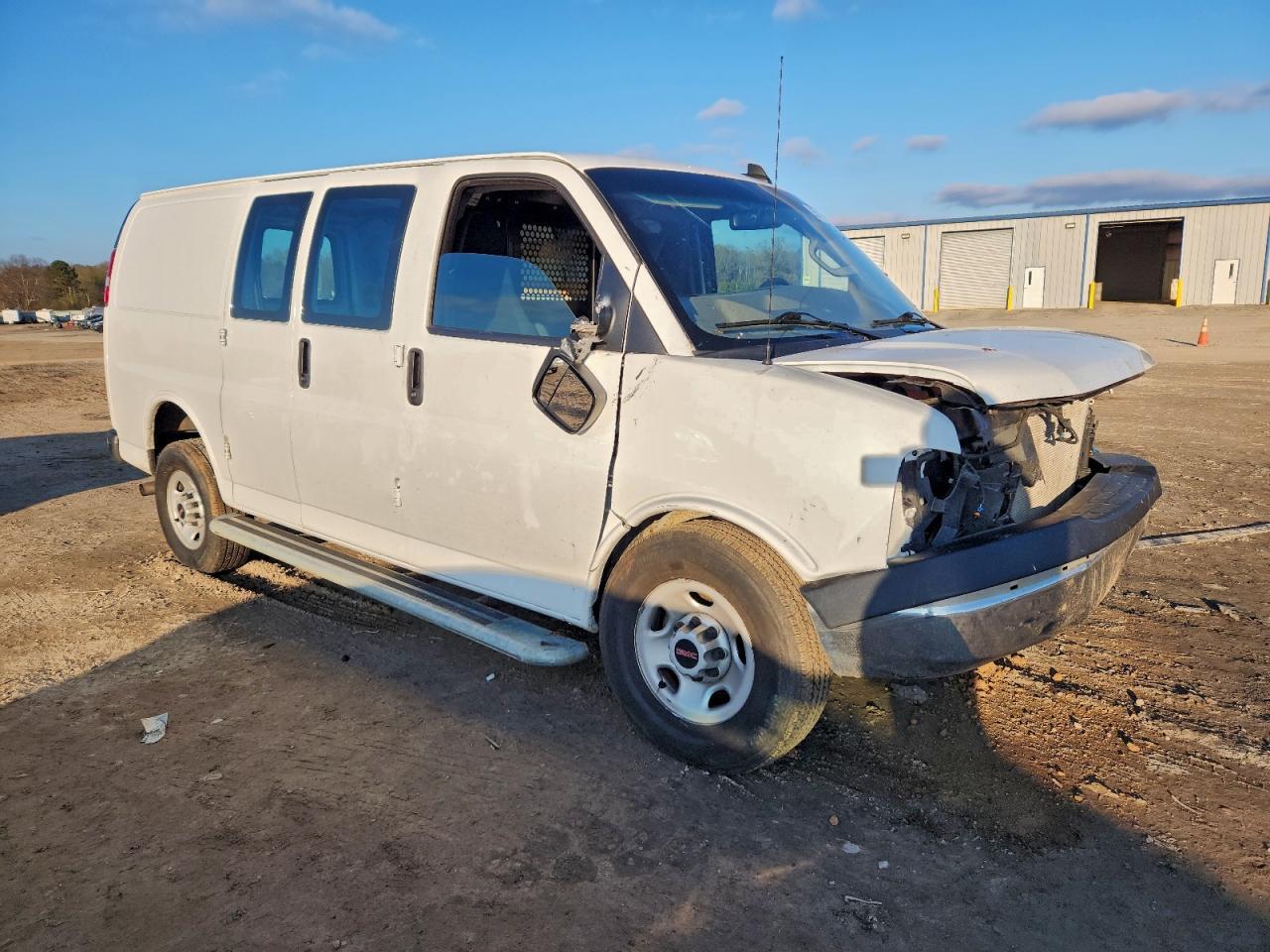 2023 GMC Savana Cargo 2500 Utility / Service Van - Image 4
