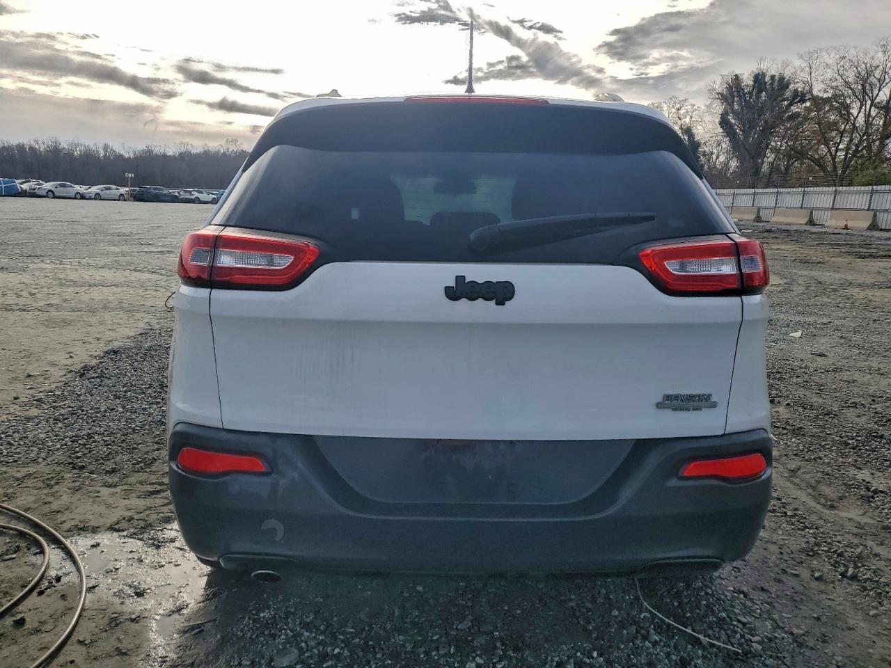 2017 Jeep Cherokee Sport - Image 6