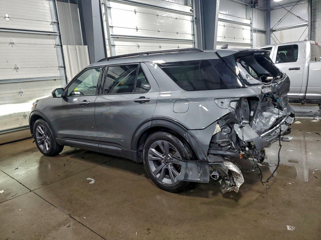 2023 Ford Explorer Xlt - Фото 2