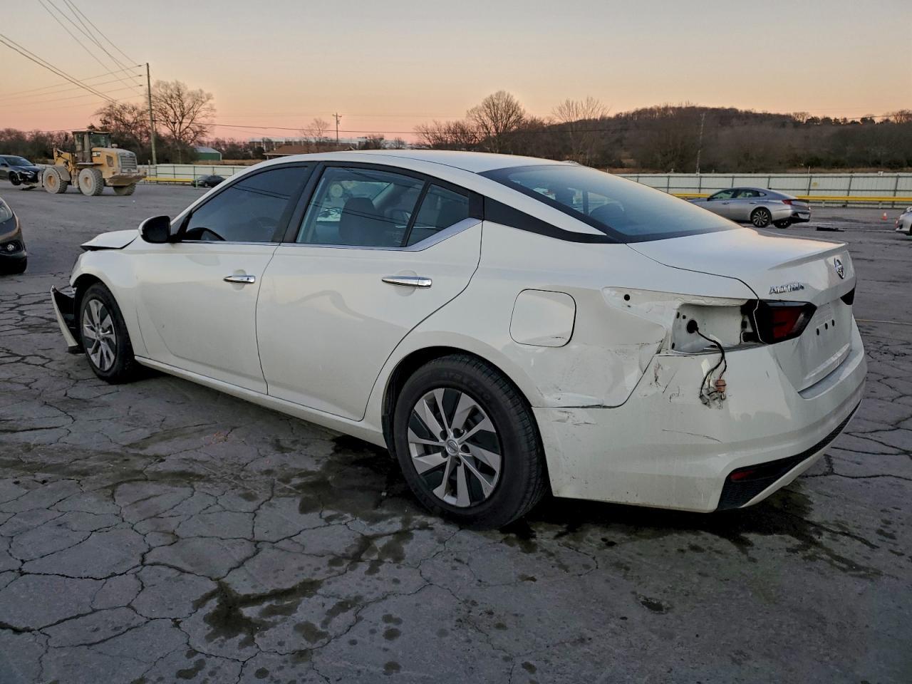 2022 Nissan Altima S - Image 2