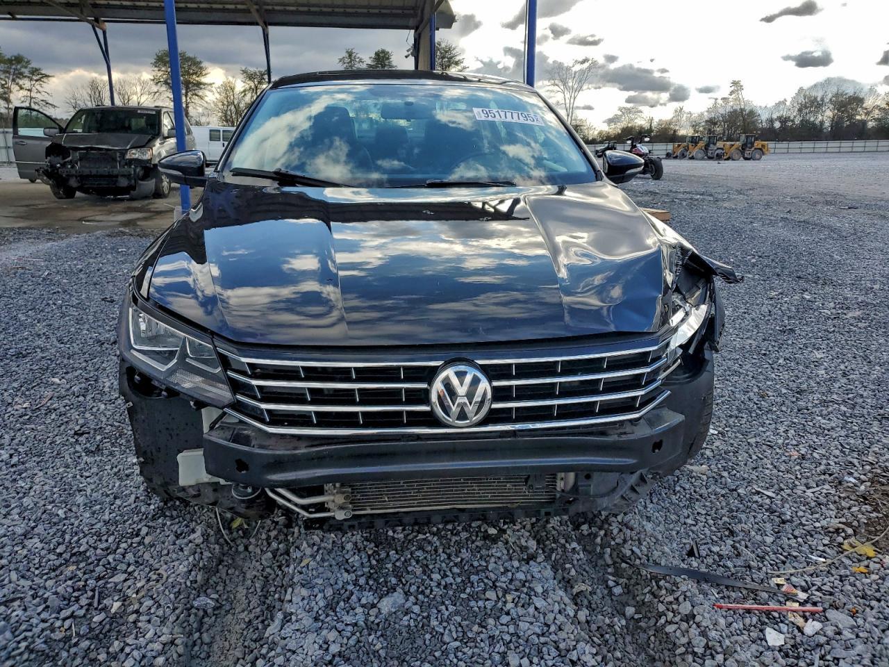 2019 Volkswagen Passat - Фото 5