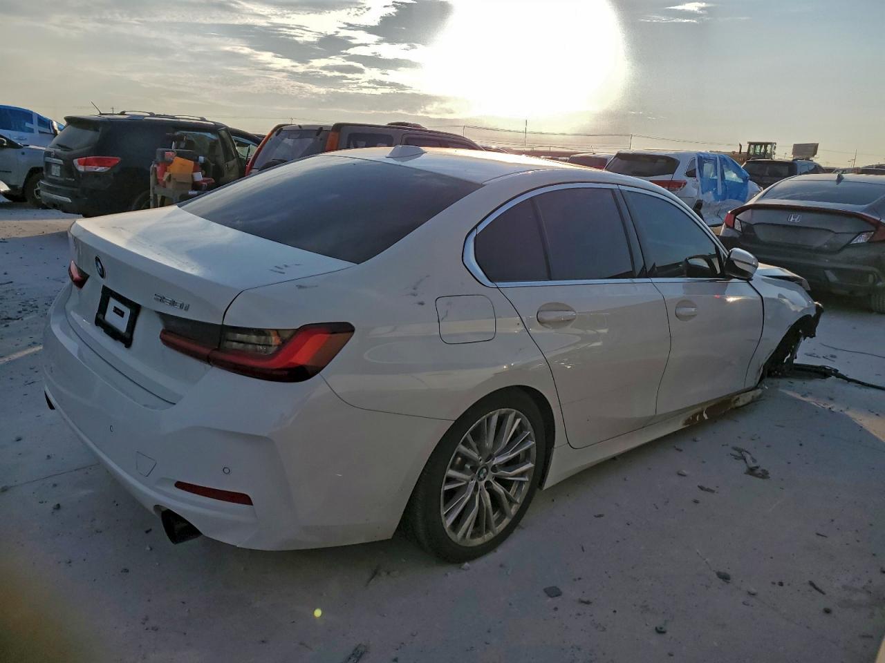 2024 BMW 330I - Фото 3