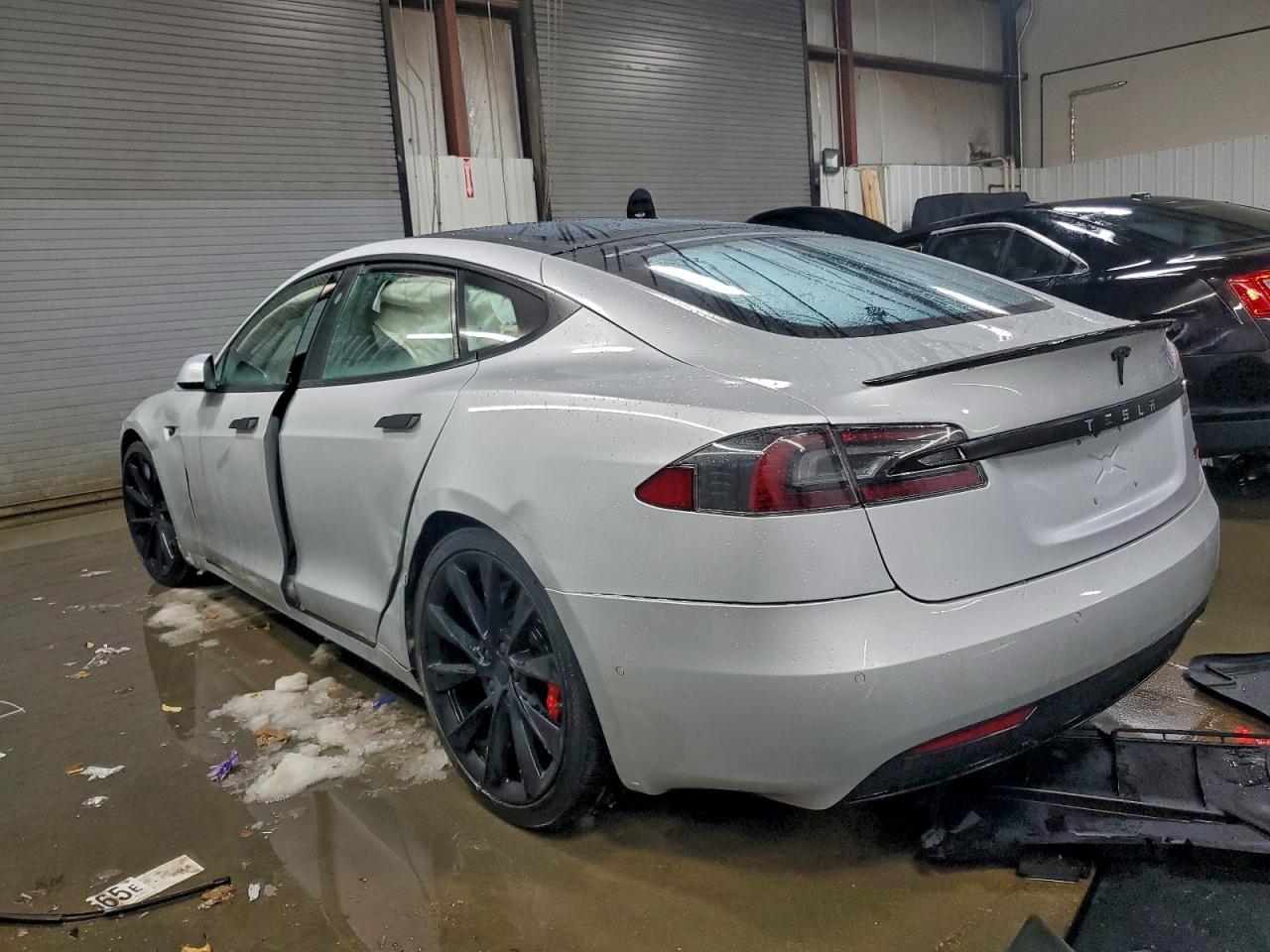 2016 Tesla Model S - Image 2