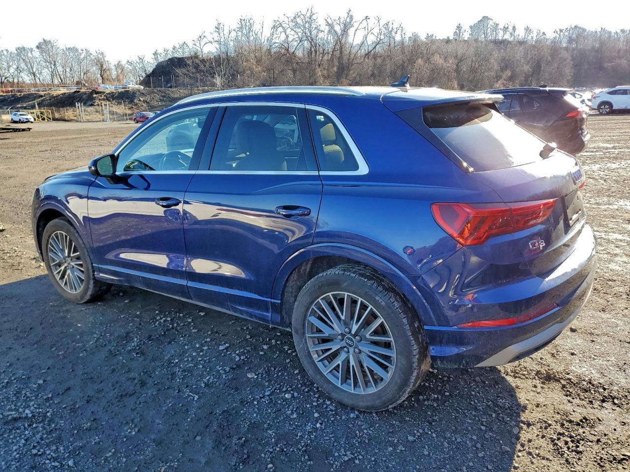 2022 Audi Q3 Premium Plus 40 - Фото 2