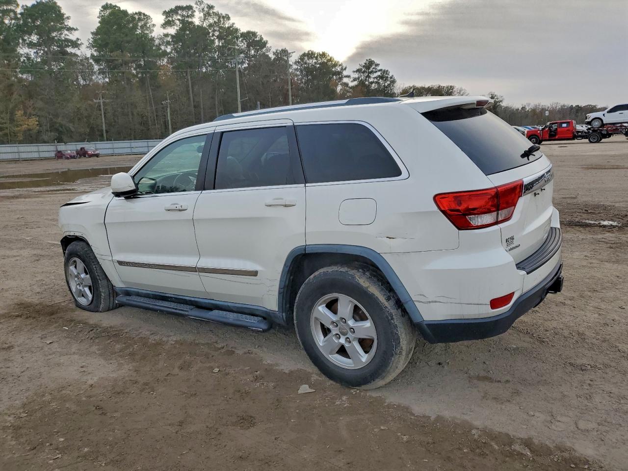 2011 Jeep Grand Cherokee Laredo - Image 2