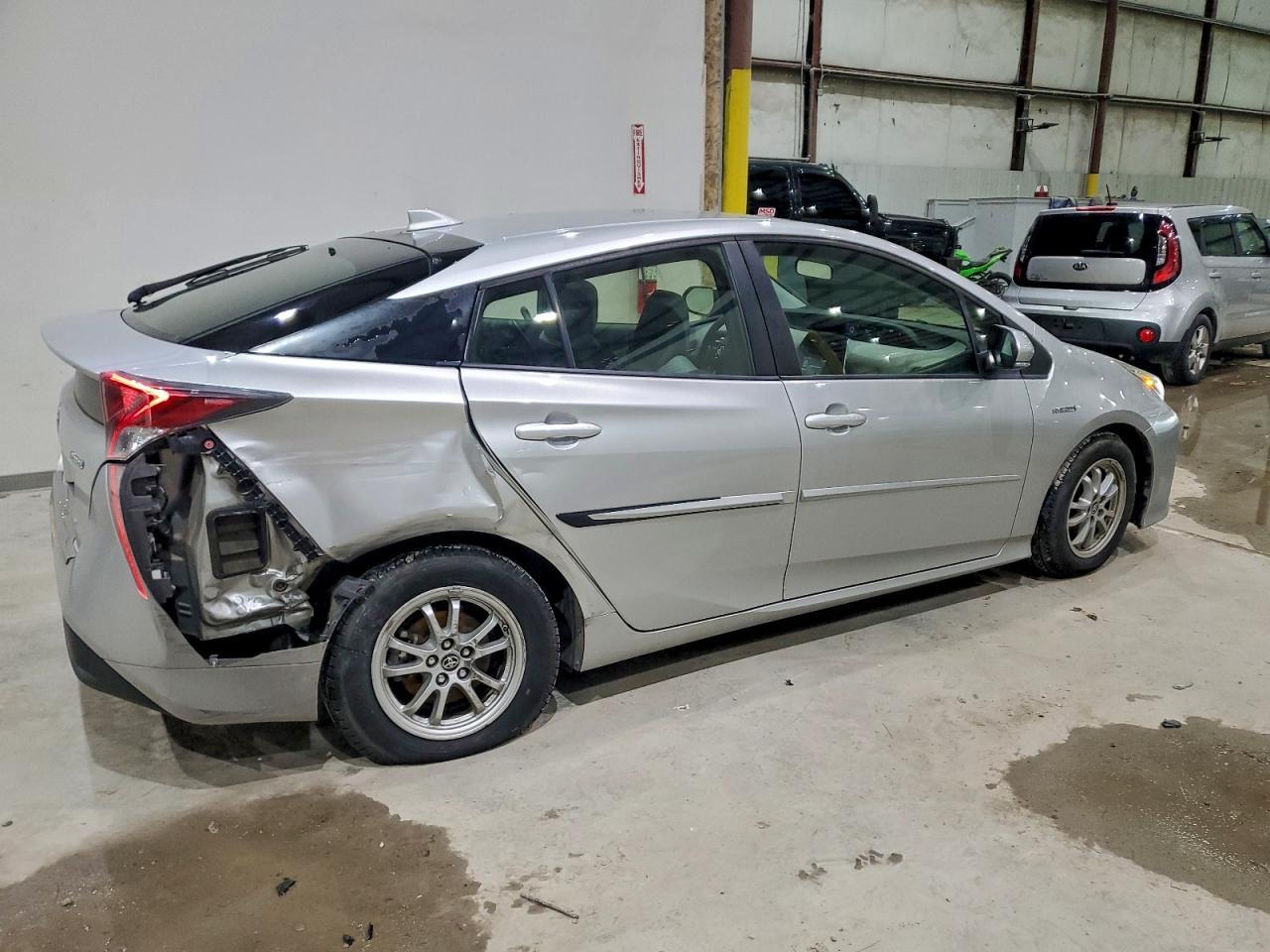 2016 Toyota Prius - Фото 3