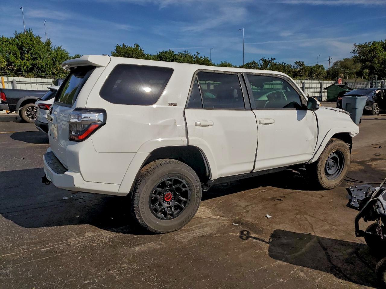 2023 Toyota 4Runner Se - Фото 3