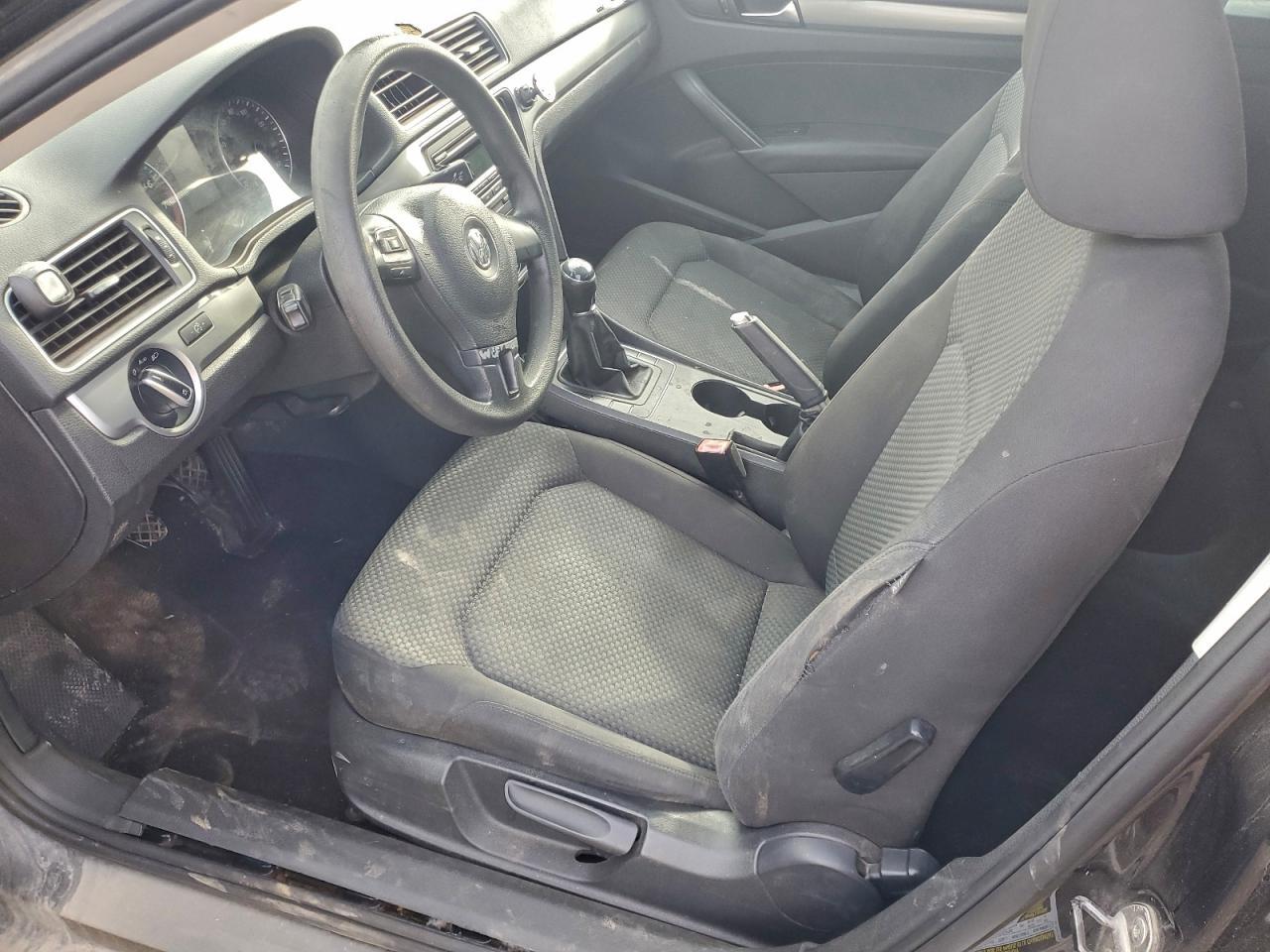 2012 Volkswagen Passat S - Фото 7