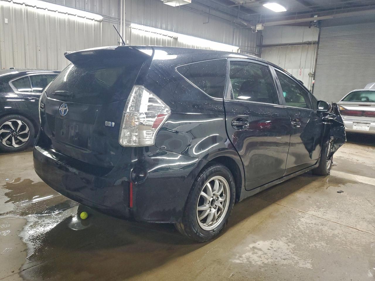 2014 Toyota Prius V Three - Image 3