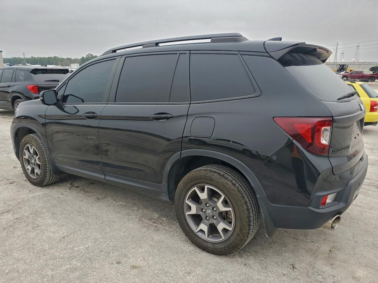 2023 Honda Passport Trail Sport - Image 2