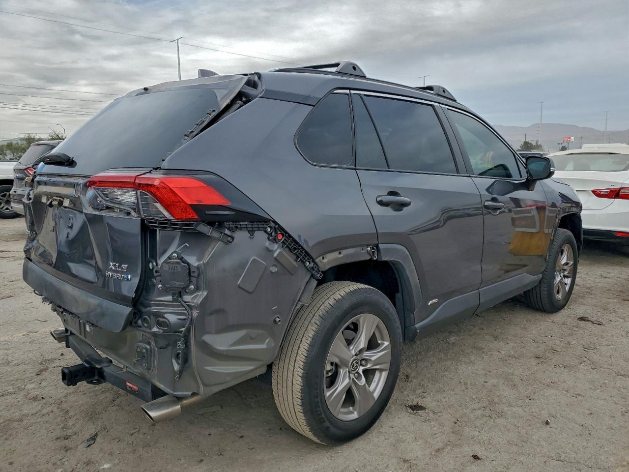 2022 Toyota Rav4 Hybrid Xle - Image 3