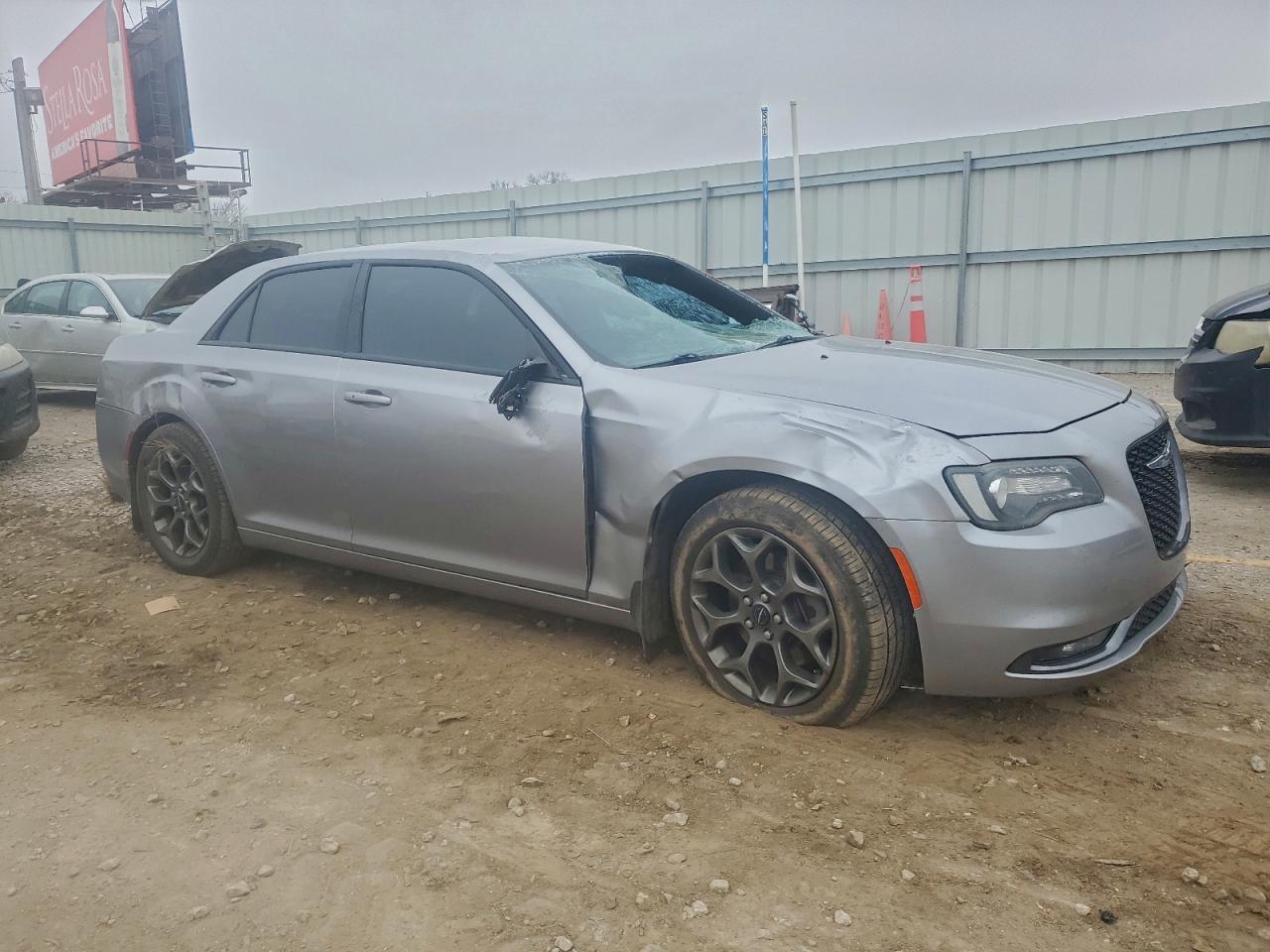 2016 Chrysler 300 S - Image 4
