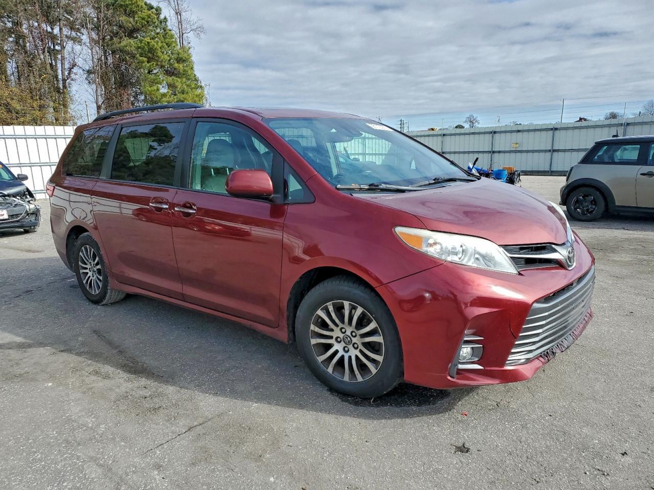 2018 Toyota Sienna Xle - Фото 4