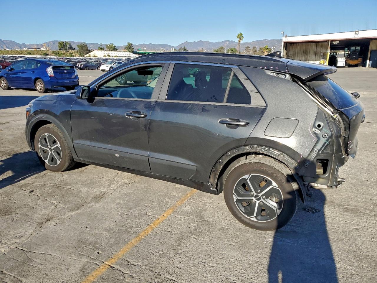 2025 Kia Niro Lx - Image 2