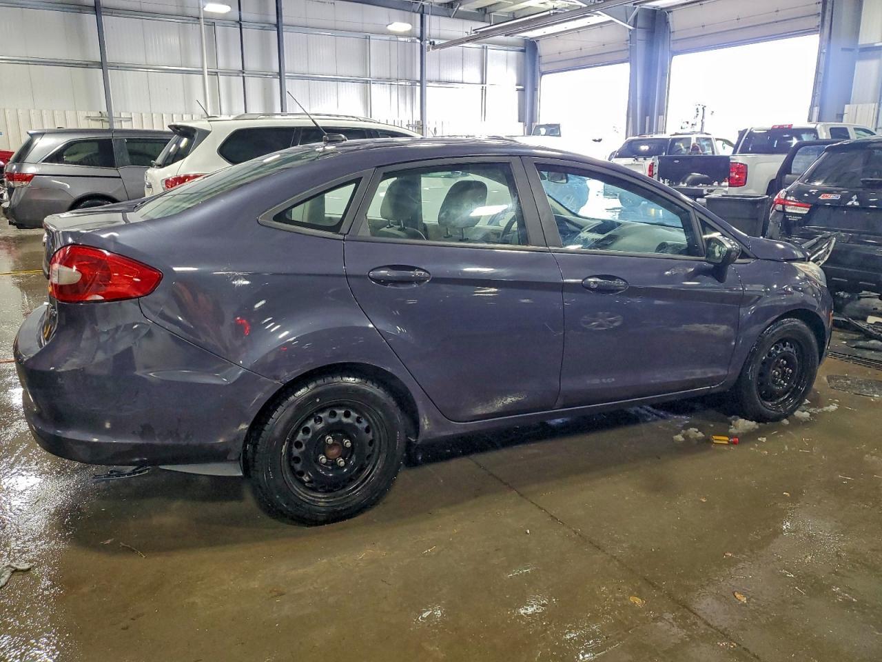 2013 Ford Fiesta S - Фото 3