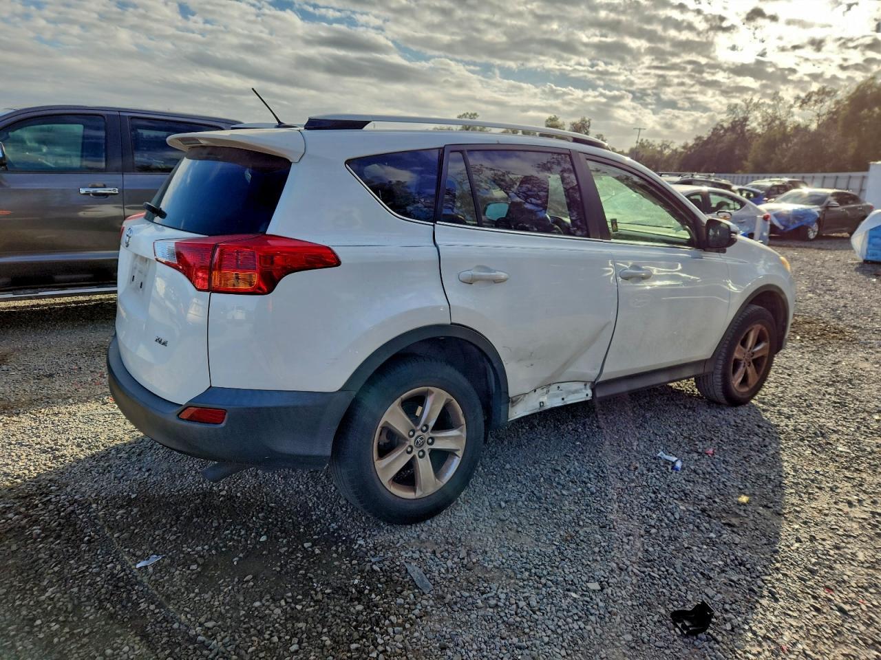 2015 Toyota Rav4 Xle - Фото 3