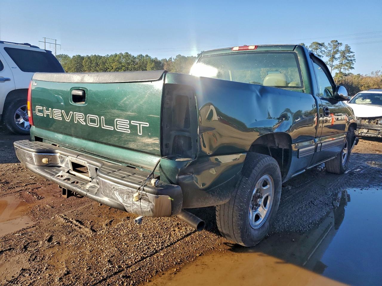 2002 Chevrolet Silverado C1500 - Image 3