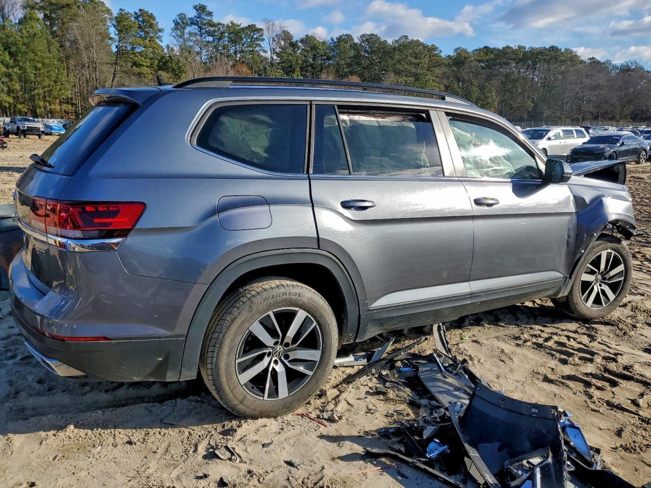 2022 Volkswagen Atlas Se - Фото 3