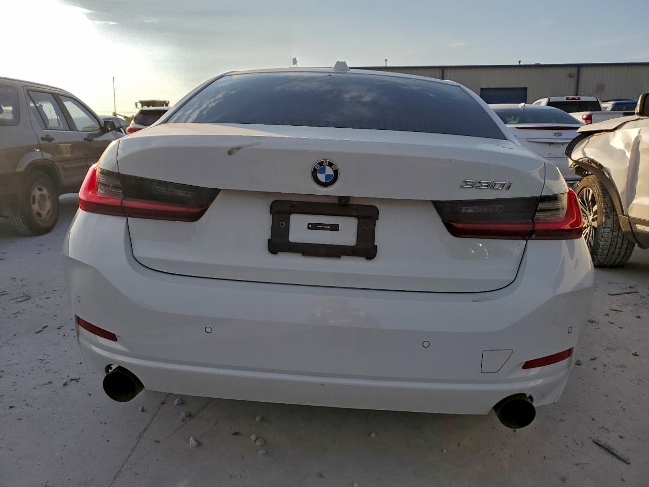 2024 BMW 330I - Фото 6